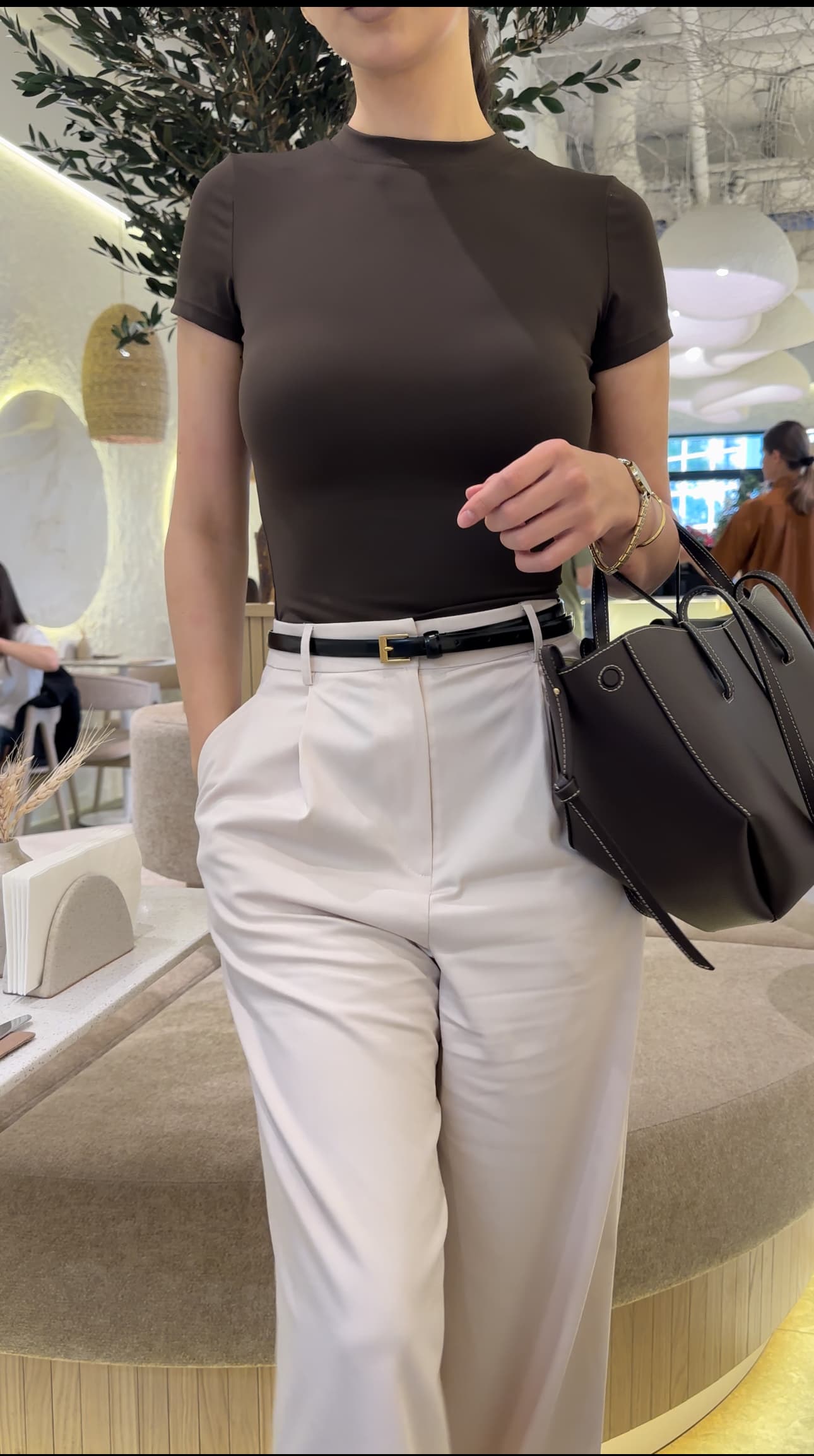 Tricou cu talia accentuată- Maro image