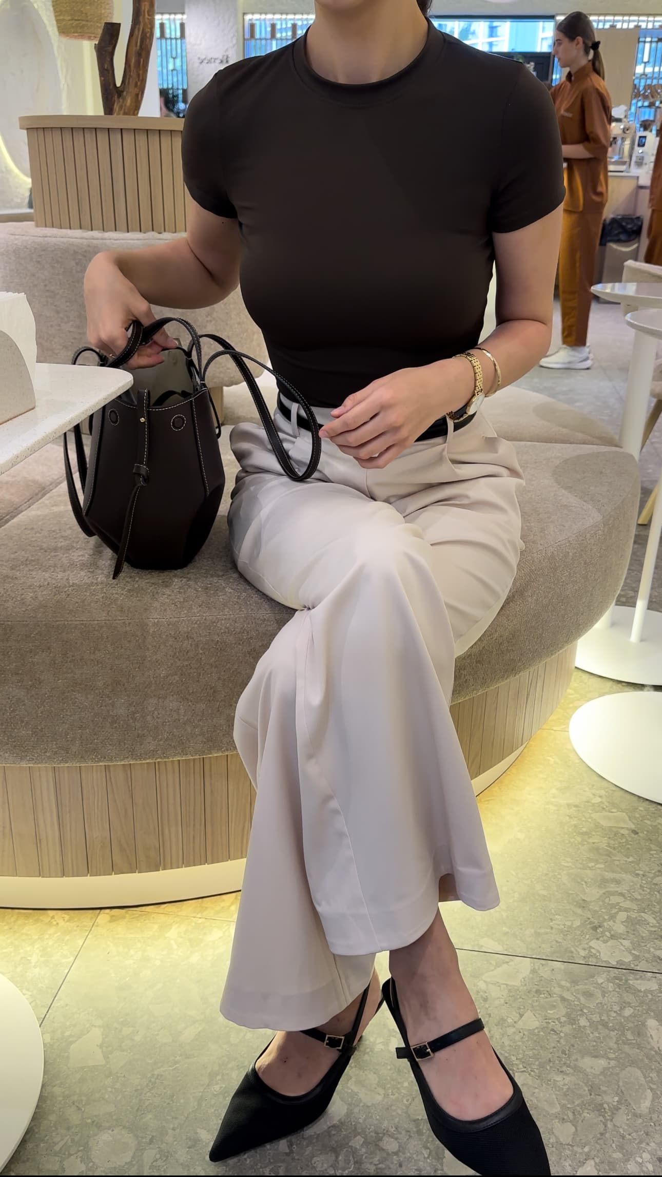 Tricou cu talia accentuată- Maro image