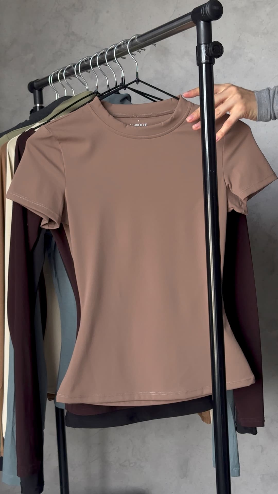 Tricou cu talia accentuată- Bej image