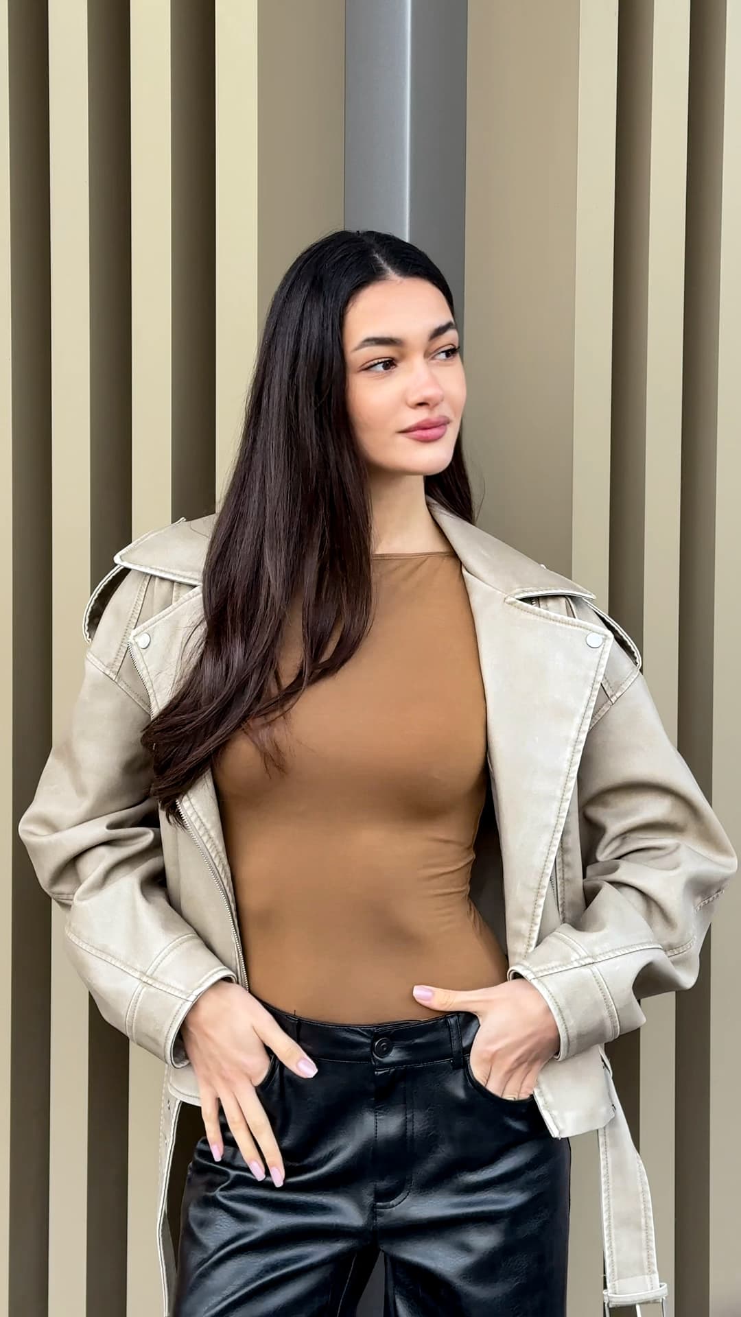 Maleta cu talia accentuată- Camel Brown image