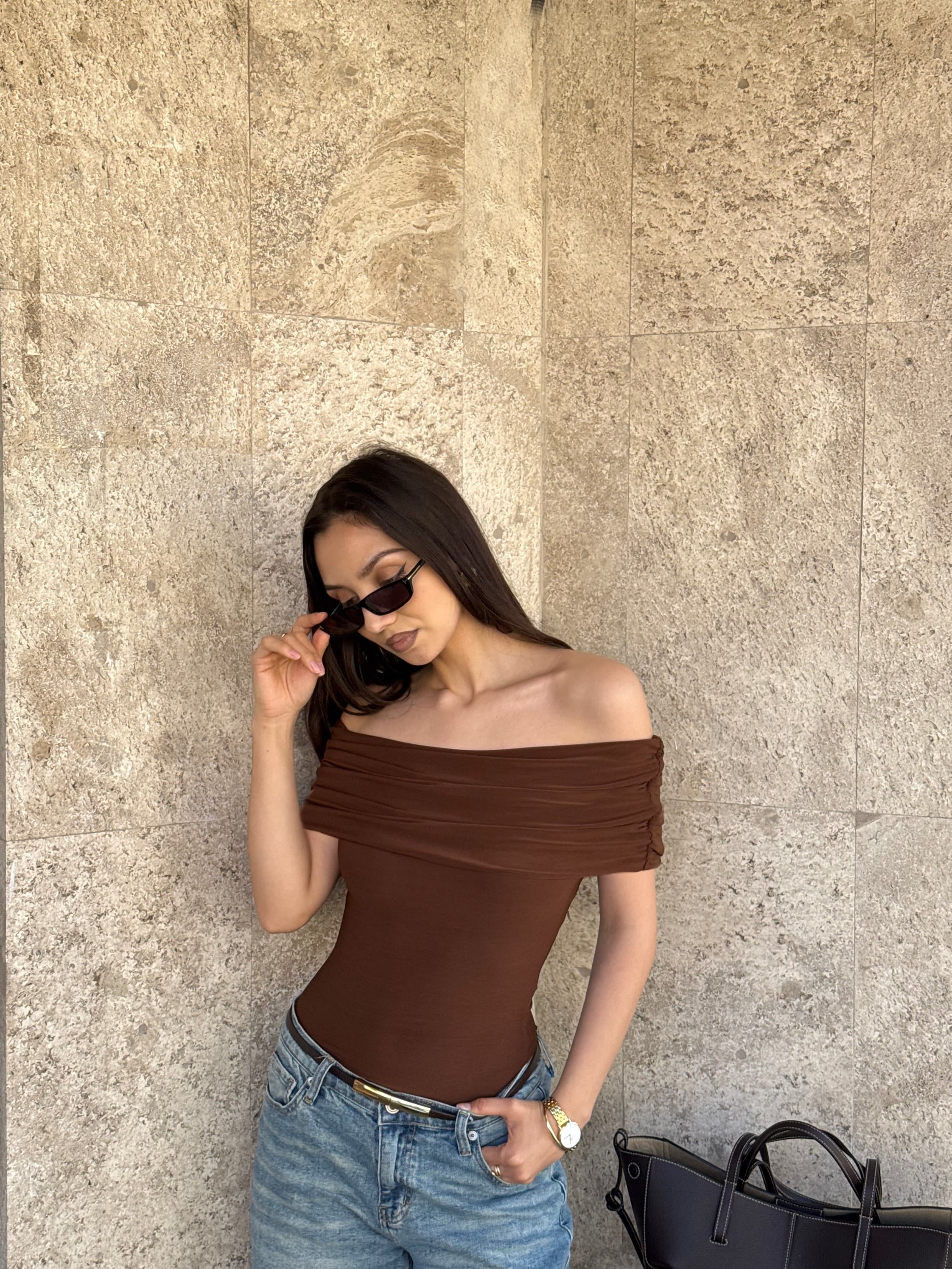Off-Shoulder Top cu talia accentuată image