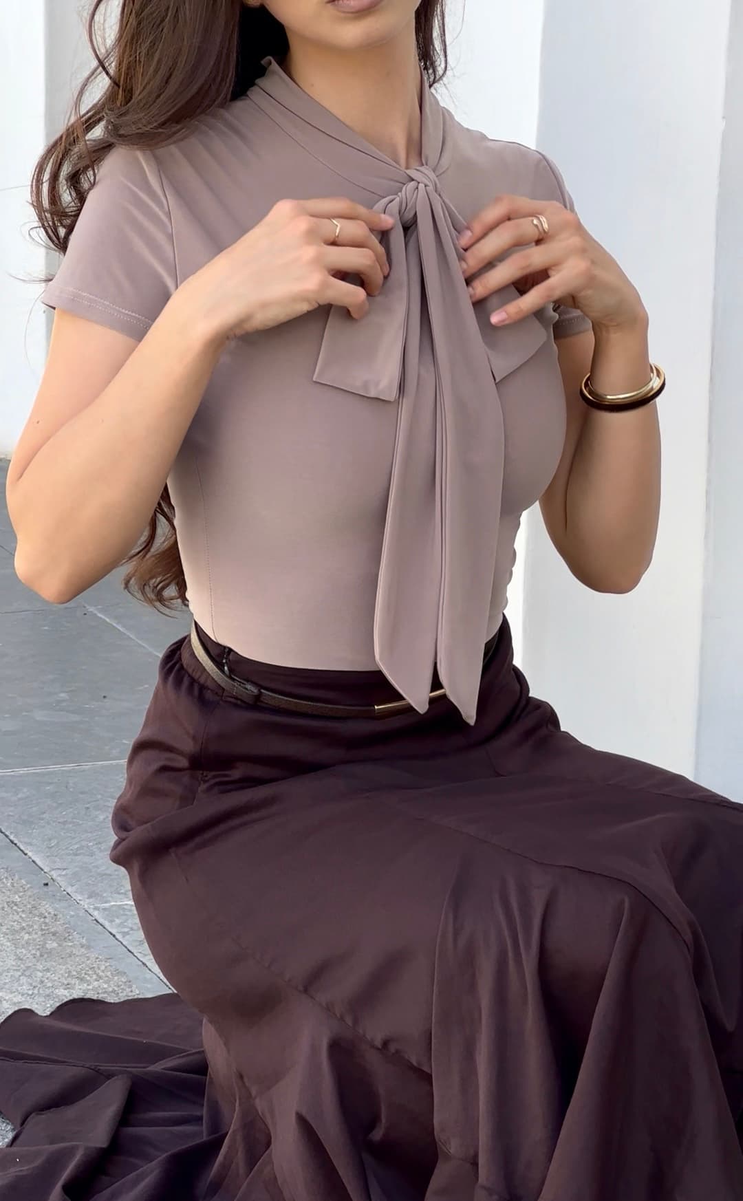 Tricou cu talia accentuată și detaliu fundă image