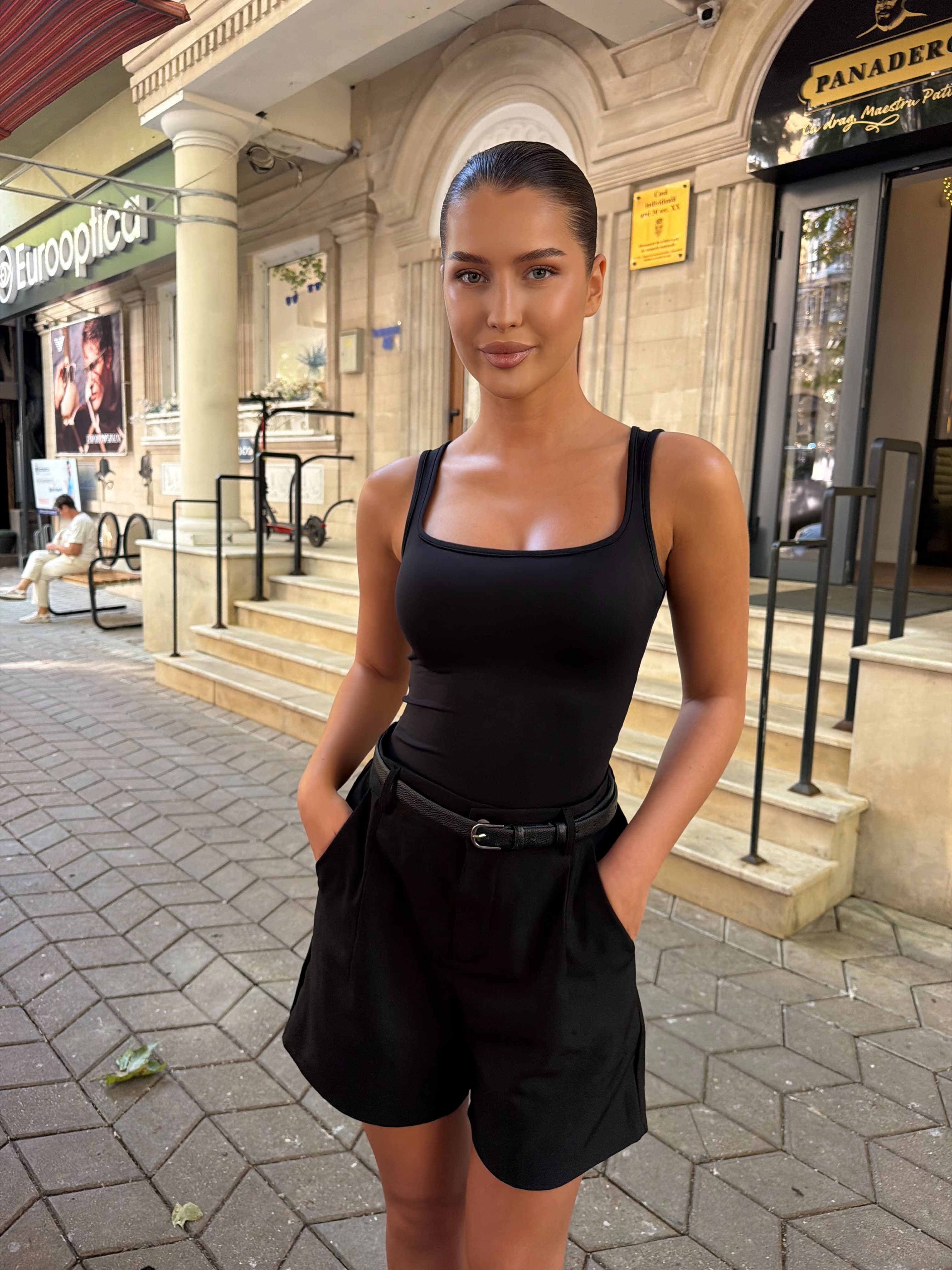 Maiou cu talia accentuată- Negru image