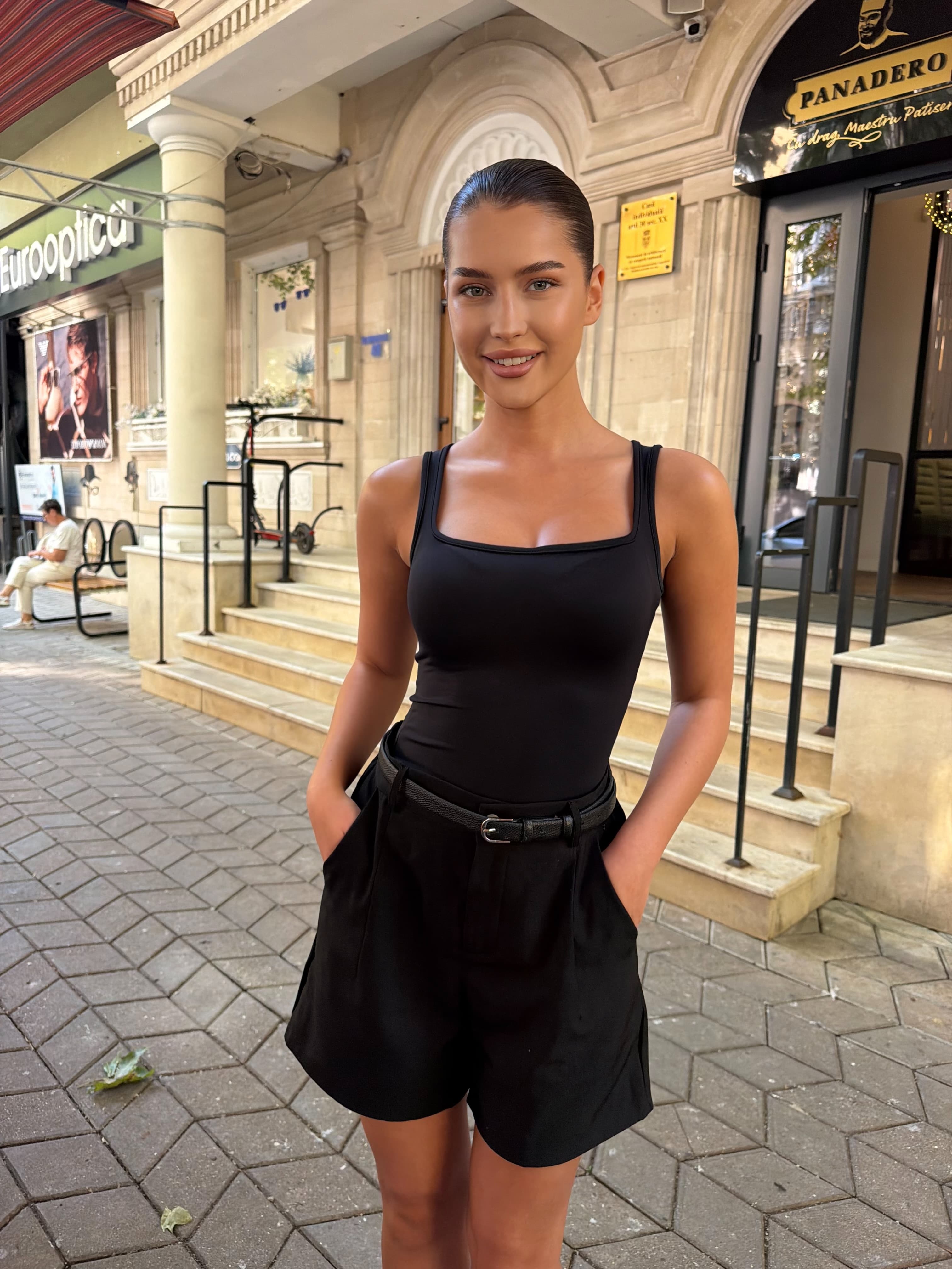 Maiou cu talia accentuată- Negru image