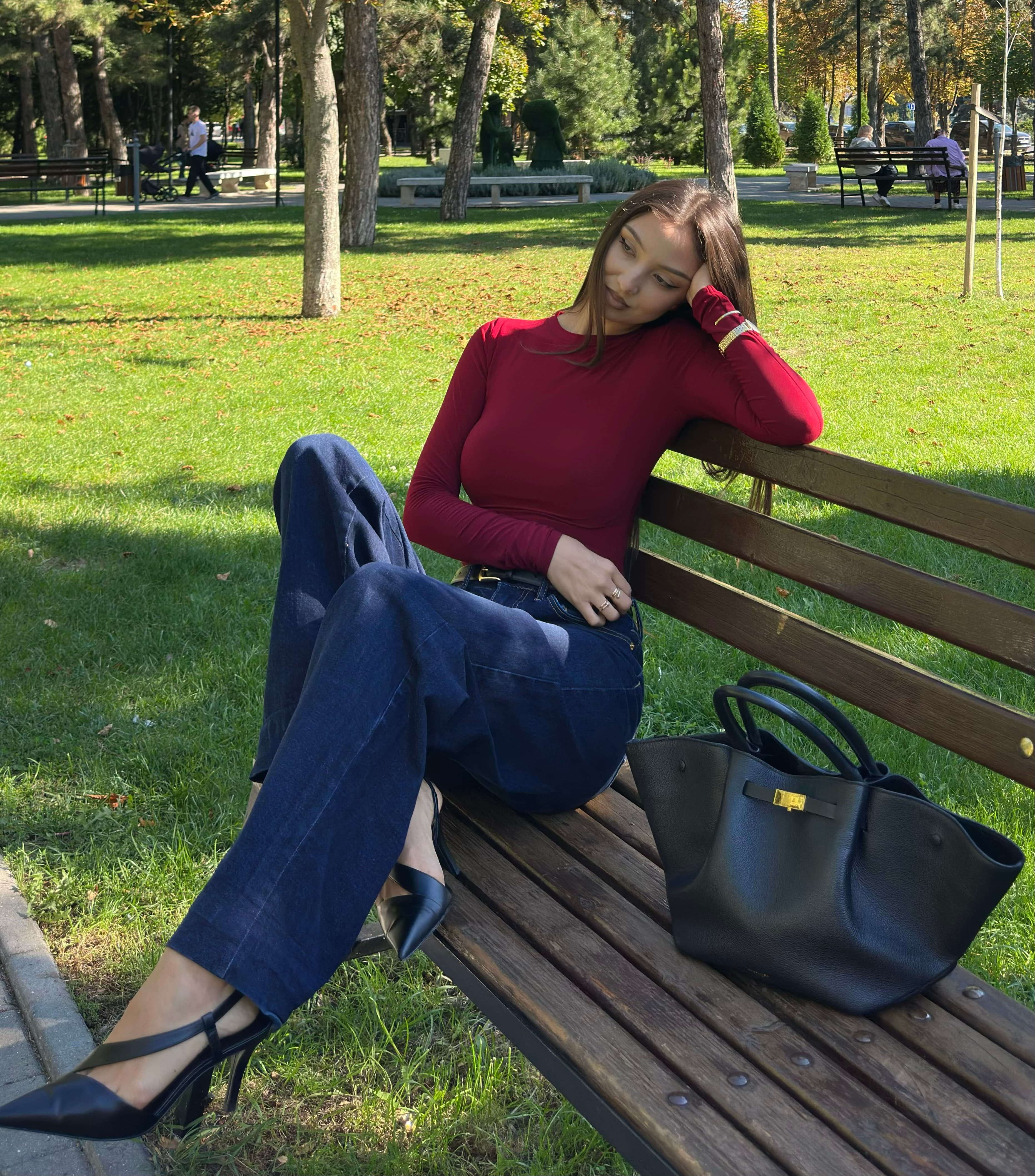 Maleta cu talia accentuata-Bordo image